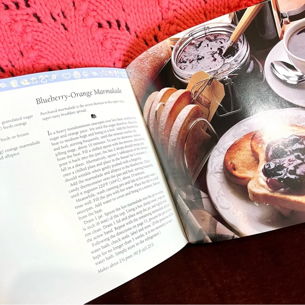 Vintage 1990s Williams - Sonoma Hardcover Gifts From The Kitchen Cookbook